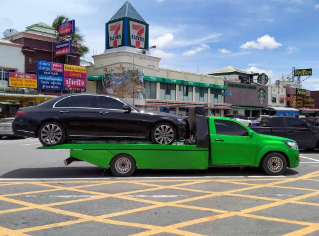 บริการรถยก-รถสไลด์ บ่อวิน 24 ชม.